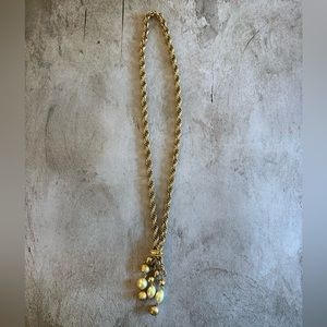 Pearl and gold chain vintage necklace